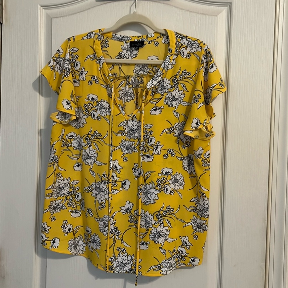 Bright airy short sleeve blouse.